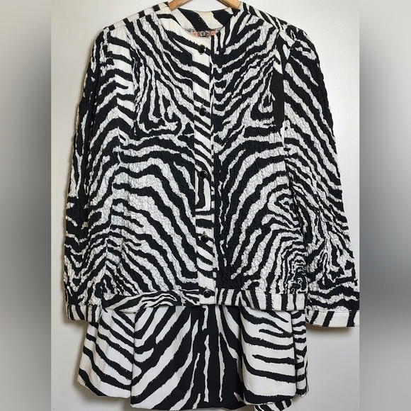 Zebra Print Wrinkled Rich Denim Jacket and Skirt Set By Gene Ewing For Bis Woman - Picture 2 of 15